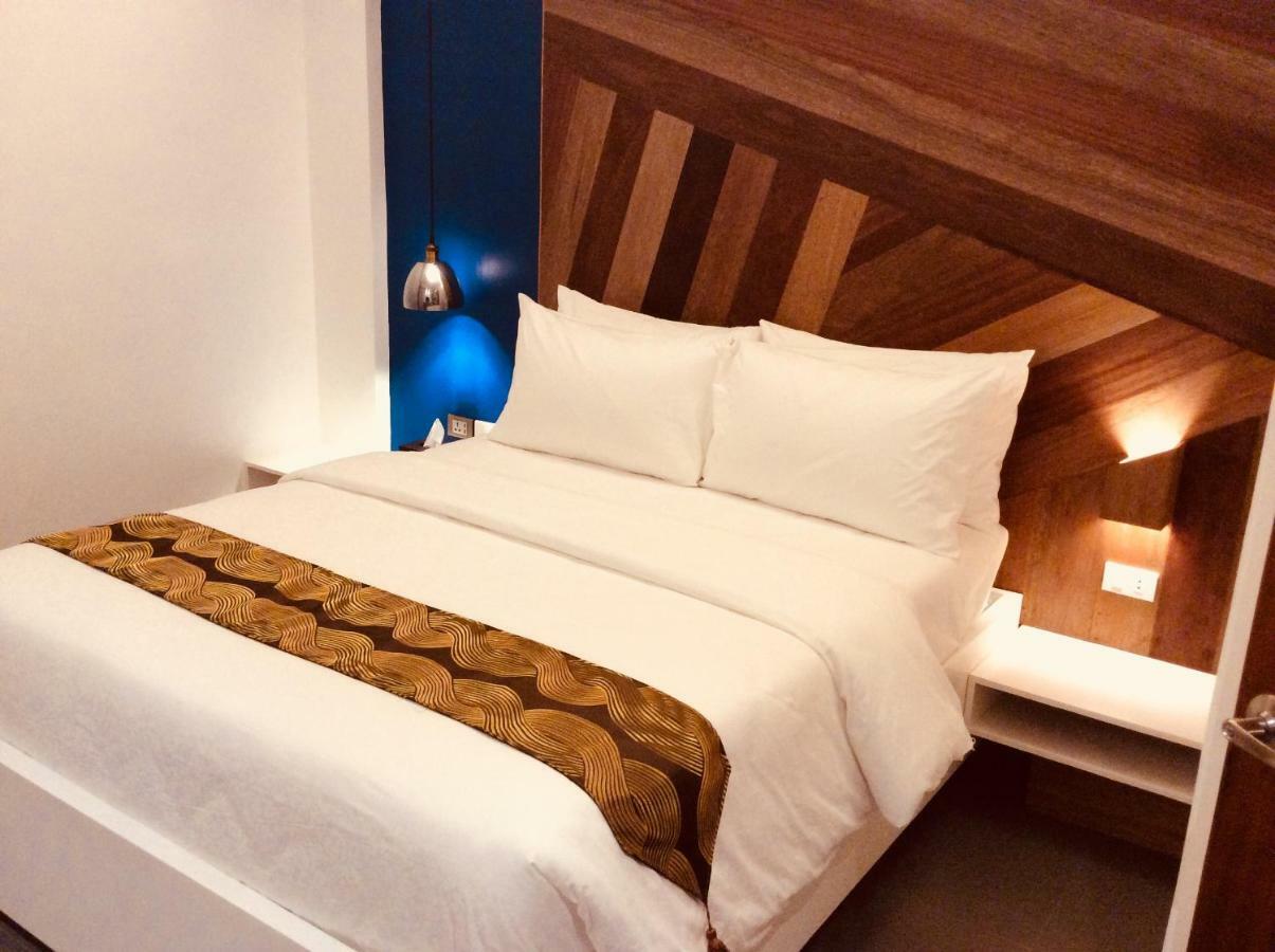 Oyo 609 G Executive Hotel And Spa Boracay Manoc-Manoc エクステリア 写真