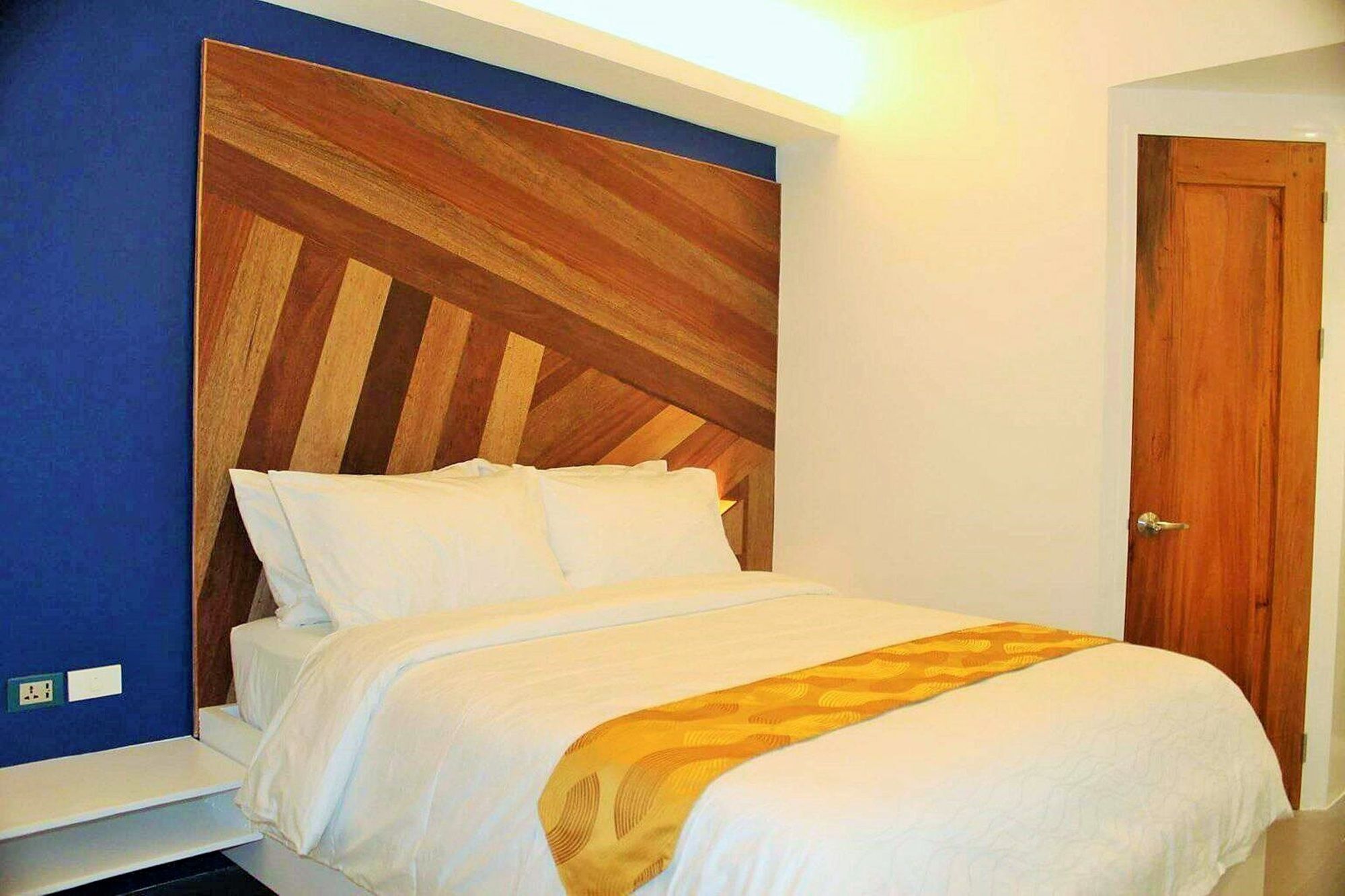 Oyo 609 G Executive Hotel And Spa Boracay Manoc-Manoc エクステリア 写真